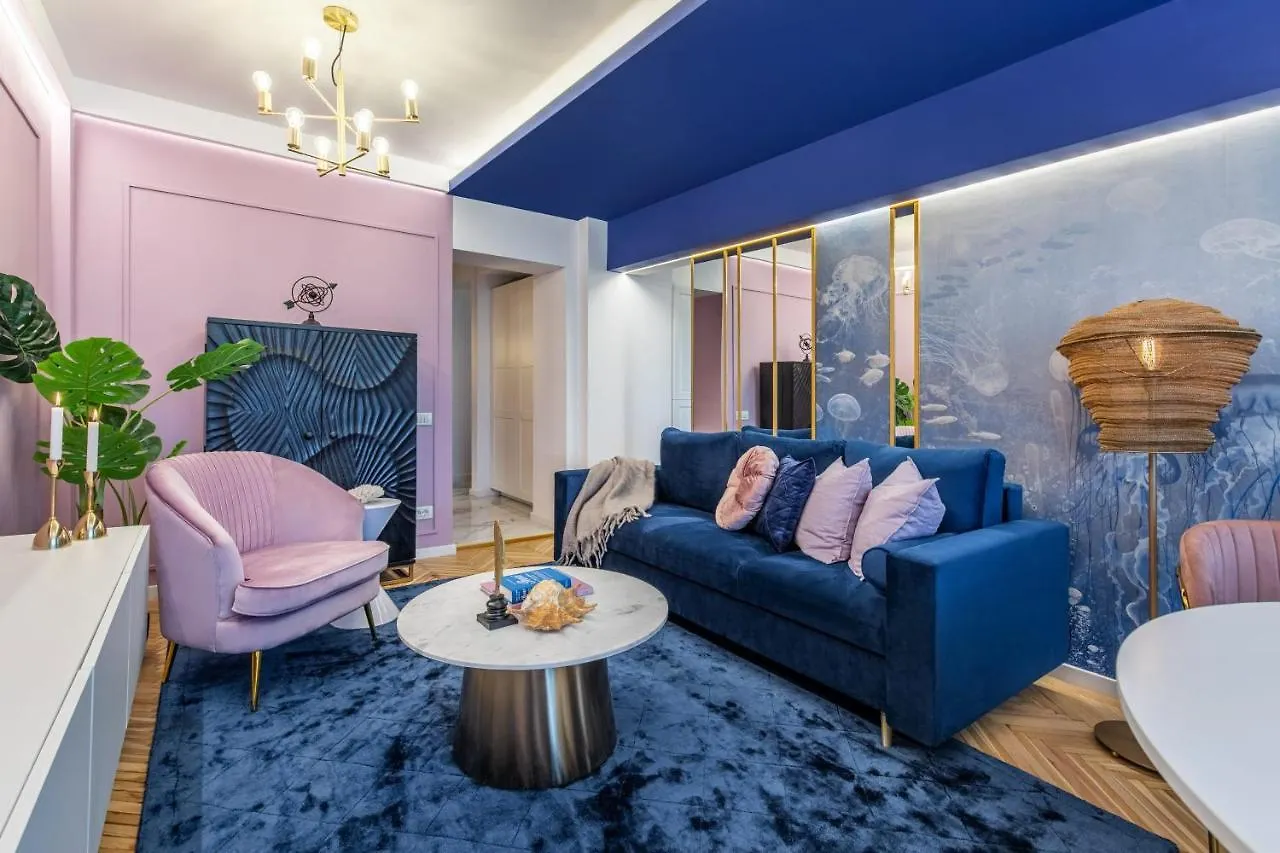 Holt - Leagues And Words Under The Sea Apartment Bucharest